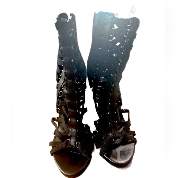 STEVE MADDEN GLADIATOR Stiletto’s
NEW
7.5 - Picture 2 of 4